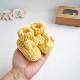 Giraffe Baby Girl Gift Basket With Giraffe Toy, Hand Knit Bonnet & Booties, Pregnancy Announcement Set - thumbnail 3