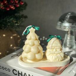 Handmade Santa Soy Wax Candle - Christmas Vegan Decor - thumbnail 3