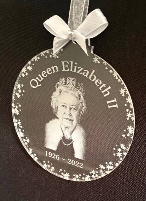 Personalised Christmas Tree Queen Elizabeth Ii Bauble in Loving Memory Xmas Gift - image 1