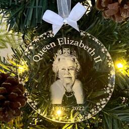 Personalised Christmas Tree Queen Elizabeth Ii Bauble in Loving Memory Xmas Gift - thumbnail 2