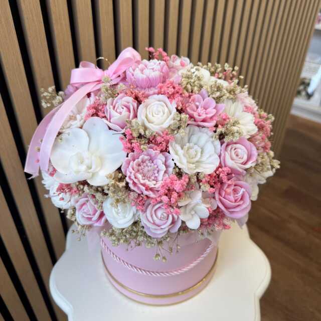 Handmade Scented Soy Wax Candle Bouquet Flowers Gift - image 1