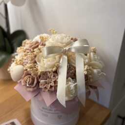 Handmade Scented Soy Wax Candle Bouquet Flowers Gift - thumbnail 2