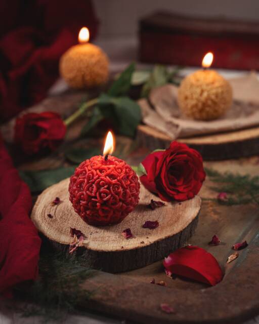 Pure Beeswax Floral Candle - image 1