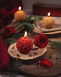 Pure Beeswax Floral Candle - thumbnail 1