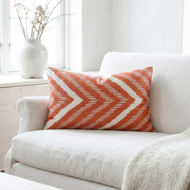 Handwoven Silk Ikat Pillow Cover Evandro Design, 16x26 - image 1