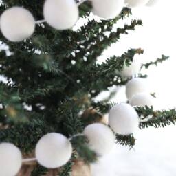 White Felt Ball Garland - Felt Tree Christmas Decorations Pom Decoration - thumbnail 2