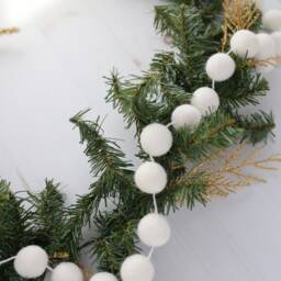 White Felt Ball Garland - Felt Tree Christmas Decorations Pom Decoration - thumbnail 3