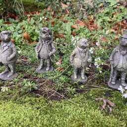 Resin Set Of 4 Mini Wind in The Willows Figure Ornaments - thumbnail 4