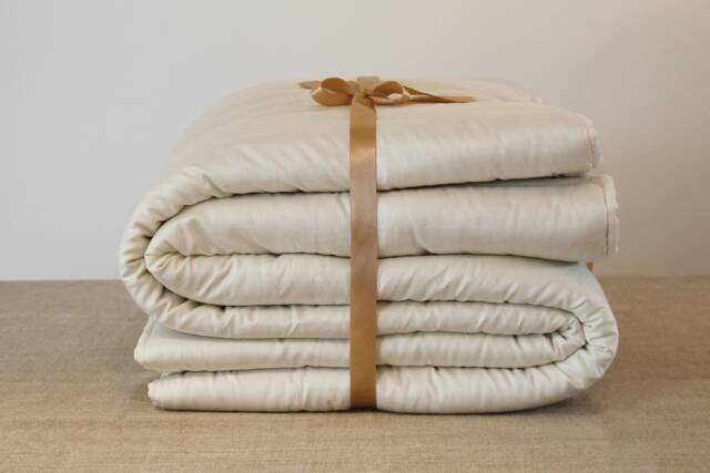 Wool Duvet, Extra Warm, 220x200cm - Us Duty Paid - image 1