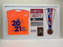 London Marathon 2023/24 Medal Display Frame Bib, T-Shirt & Photo - thumbnail 1