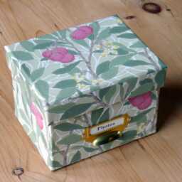 Handmade William Morris Photo Box Arbutus Floral Design - thumbnail 3