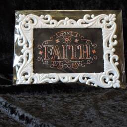 Plastic Framed Completed Cross Stitch Wall/Table Decor New - thumbnail 2