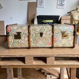 William Morris Steamer Trunk Coffee Table - Upcycled Storage Bench Retro Toy Chest _ Glgr - thumbnail 2