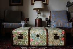 William Morris Steamer Trunk Coffee Table - Upcycled Storage Bench Retro Toy Chest _ Glgr