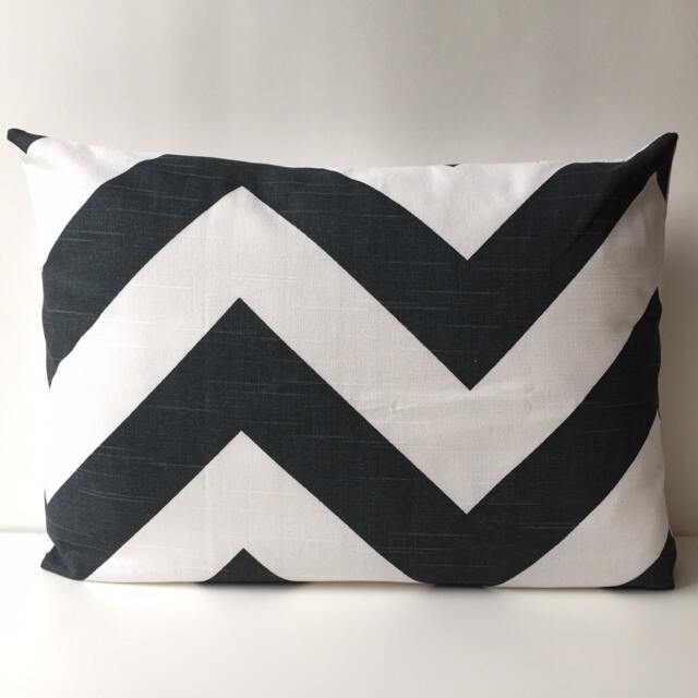 14x18 Midnight & White, Chevron Pattern