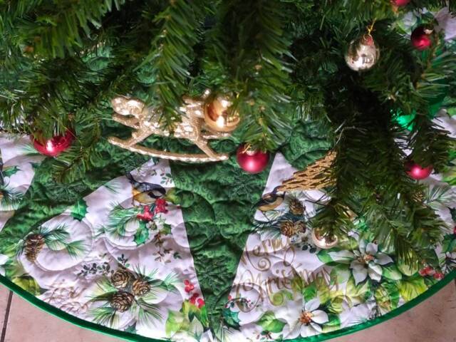 Quilted Christmas Tree Skirt, Woodland, Holly, Country Tree Skirt - image 1