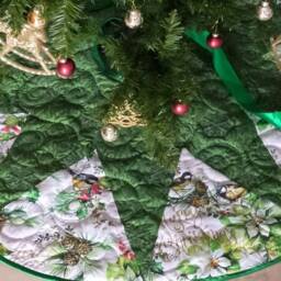 Quilted Christmas Tree Skirt, Woodland, Holly, Country Tree Skirt - thumbnail 4