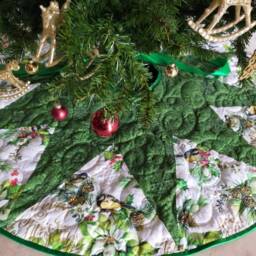 Quilted Christmas Tree Skirt, Woodland, Holly, Country Tree Skirt - thumbnail 3