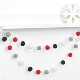 Buffalo Plaid Felt Ball Garland Christmas Holiday Decor - thumbnail 3