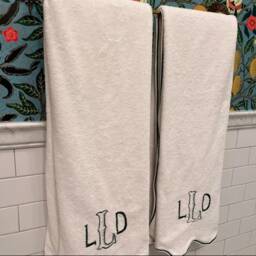 Monogram Towels Scalloped Embroidery Line Cotton Bath Hand Towel Face Bath Math 600 Gsm - thumbnail 2