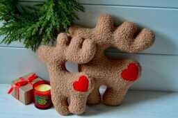 Christmas Reindeer Pillow - Home Decor - Gift Idea Holiday Winter Throw - thumbnail 1