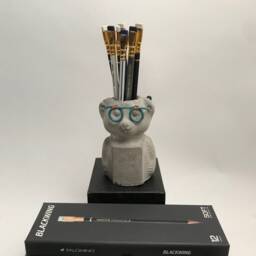 Office Organizer Steadfast Friend Concrete Honey Bear Pencil Holder With Green Wire Glasses - thumbnail 3