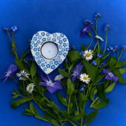 Forget-Me-Not Heart Tealight Holder - Hand Painted - thumbnail 3