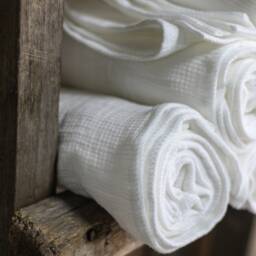White Waffle Linen Bath Towel, White Stonewashed Sauna Pattern Washed Travel Vegan Beach Towel - thumbnail 3