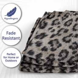Snow Leopard Print Towel Holiday Poolside Accessory Faux Fur Effect Animal Pattern Aesthetic Travel Bath Essential Statement Wildlife Design - thumbnail 2
