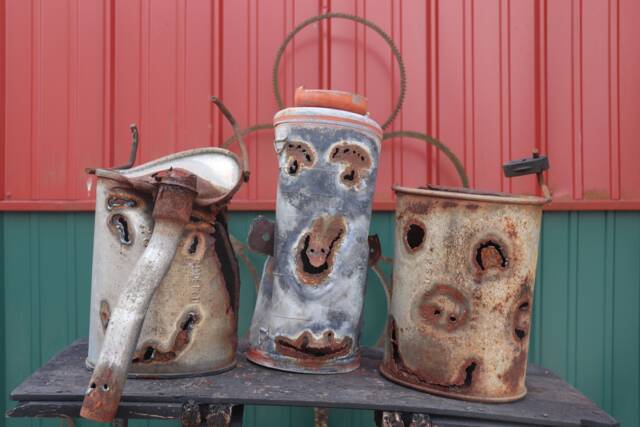Big Sale Comical Metal Indoor Outdoor Faces Figures Garden Wall Junkyard Art Vintage Rustic Pails Buckets Watering Can Totems Artsy Gag Gift - image 1
