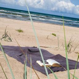 Waffle Linen Beach Blanket - thumbnail 3