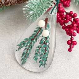 Yew Garland Teardrop - Fused Glass Christmas Tree Decoration - thumbnail 3