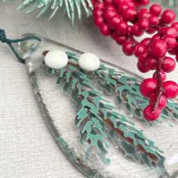 Yew Garland Teardrop - Fused Glass Christmas Tree Decoration - thumbnail 2