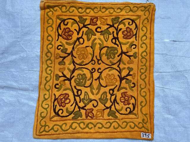 Seat Of 4 Pieces Embroidery Work Cushion , 40x40cm - image 1