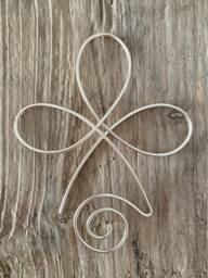 Handmade Wire Celtic Symbol Unconditional Love Wall Art - thumbnail 1