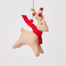 Garland Fawn Ornament, Hand Felted Beige Reindeer Charm, Handmade Festive Christmas Decor - thumbnail 1