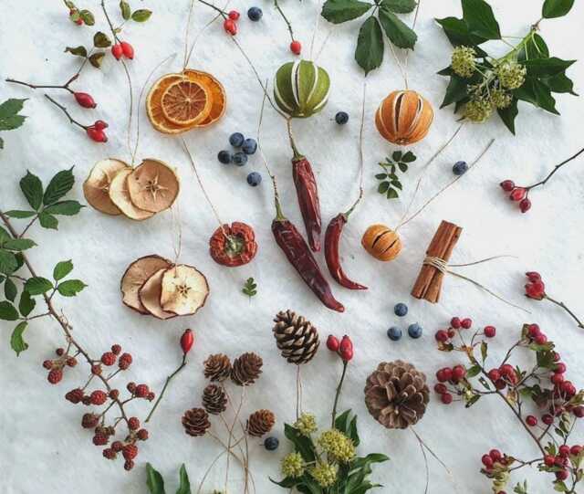 Natural Christmas Tree Decorations Hanging Dried Orange & Apple Slices Cinnamon Sticks Pine Cones Oranges Limes Chillies Pumpkins Ornaments - image 1