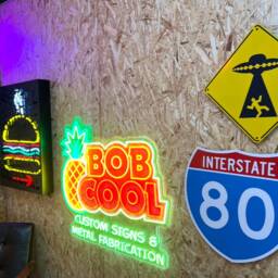 Alien Invasion Warning Sign - Yellow Metal Wall Art - thumbnail 3
