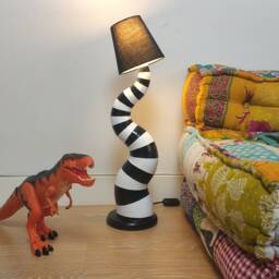 Curvy Beetlejuice Lamp - thumbnail 4