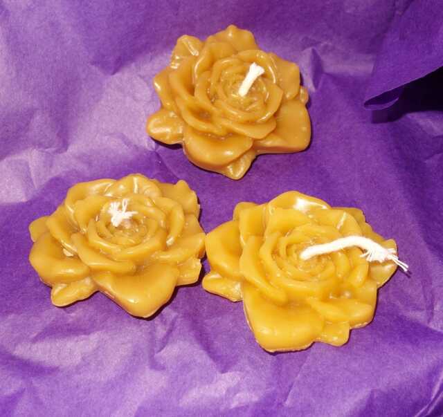 Set Of 3 Flowers Floating Candles in Pure Beeswax - image 1