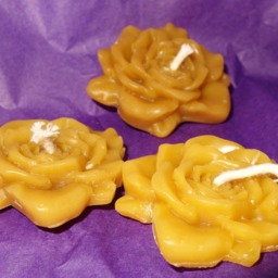 Set Of 3 Flowers Floating Candles in Pure Beeswax - thumbnail 2