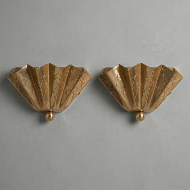 Art Deco Brass Wall Sconce - Fluted Fan Vintage Style Lighting - image 1