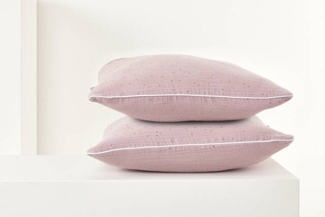 Kraftkids Muslin Pillowcase With Gold Dots On Pink - image 1