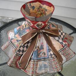 French Country Upcycled Vintage Scallop Bell Decoupage Shade & Lamp - thumbnail 3