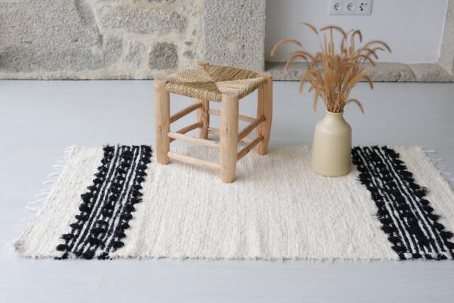 Medium Handwoven Cream & Black Rug, Unique Bathroom Bedroom Bohemian Decor, Portuguese Washable Schlafzimmer Teppich - image 1
