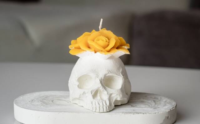 Concrete Skull Flower Candle, Beeswax Skull Home Decor, Halloween Gift, Cement Candle - image 1