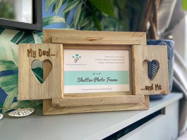 My Dad/Mum & Me - Birthday Christmas Gift Personalised Driftwood Heart Shutter Photo Frame 6x4 - image 1