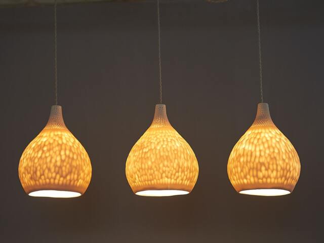 3 Hanging Porcelain Pendant Lights. Dining Room Chandelier Lighting - image 1