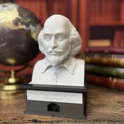William Shakespeare Talking Bust - Press The Button For A Fun Quote Or Fact Collectible Toy Figurine Novelty Video in Description - thumbnail 1