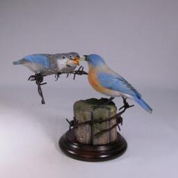Eastern Bluebird Female With 2 Babies Hand Carved Wooden Bird - thumbnail 4